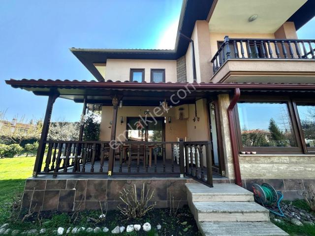 Sapanca Bağdat Caddesinde 3+1 Satılık Site İçi Villa