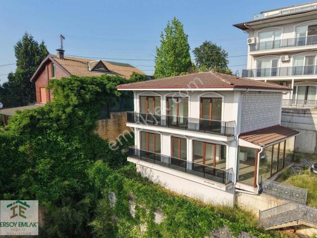 Sapanca Göl Manzaralı Site İçi Müstakil Trıplex Villa Satılık