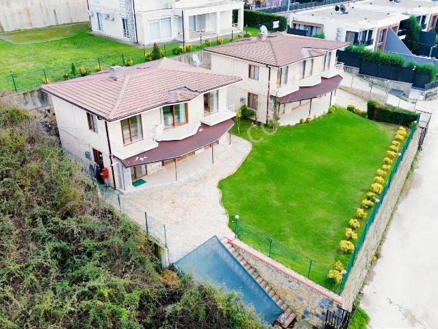 Sapanca Göl Mah,göl Manzaralı,bahçeli Eşyalı 2 Adet Lüks Villa!