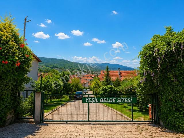 Sapanca İnönü Caddesi Yeşil Belde Sitesi'nde 5+1 Tripleks Villa