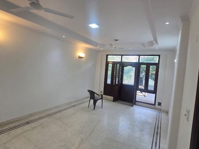 Sarvodaya Enclave 3 Bedroom 229 Sq. Yd. Builder Floor in Sarvodaya Enclave Delhi Listing ID: #10390