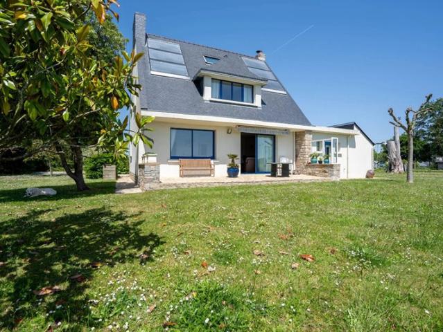 SARZEAU GOLF DU MORBIHAN Belle Maison traditionnelle T5 de 115 m² avec grand jardin arboré et clos de plus de 2700 m²