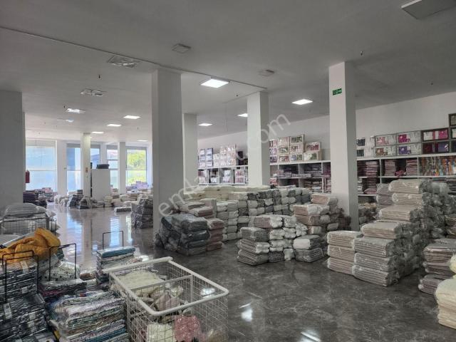 Sarı Camiye Yakın 1200m2 Harika Düz Dükkan