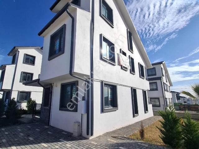 Sarıçam'da 5+1 Bahçeli 4 Banyolu Bağımsız Sıfır Triplex Villa