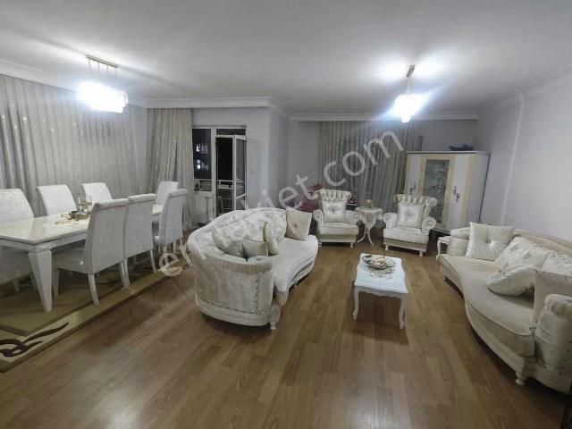Sarıgüllük Mahallesinde 4+1 Cadde Üstü Asansörlü Daıre