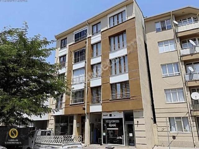 Sarılar Gayrimenkul'den Hat Boyu Cadde Üzeri 1+1 Asansörlü