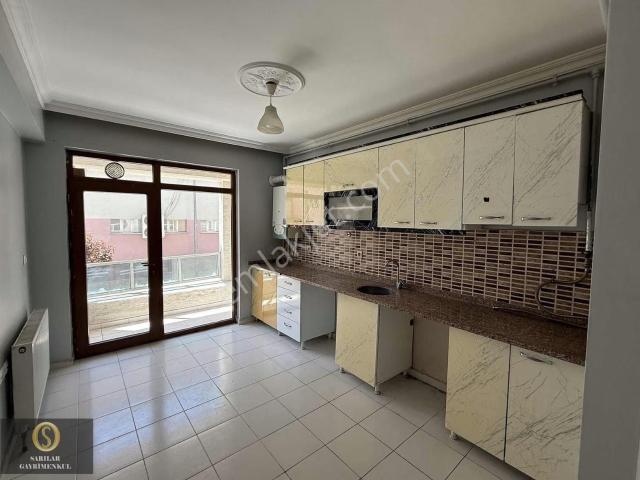 Sarılar Gm'den Espark Karşısı 2+1 Balkonlu Bakımlı Daire