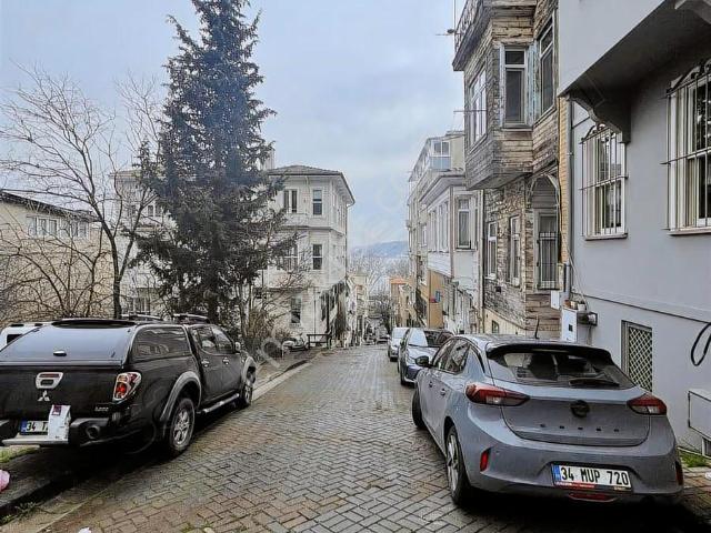Sarıyer Büyükdere'de Caddeye Yakın Eşyalı Kiralık Daire
