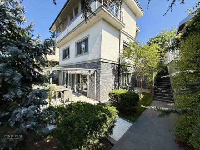 Sarıyer Uskumruköy zekariyaköy Arasında Özel Konumlu Müst. Villa