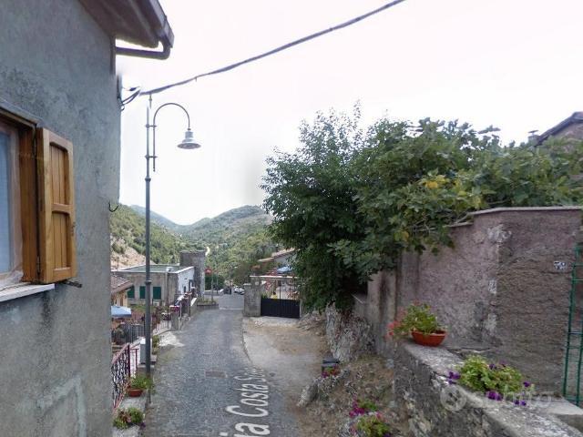 Saracinesco luminoso bilocale arredato