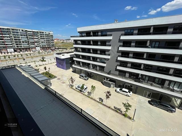 SARARYCIK'DA BULVAR ÜSTÜ PROJEDE 4.KAT 1+1 DAİRE