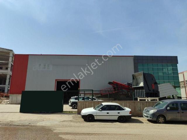 Saray'da 4700m2 Vinçli Kiralık Fabrika