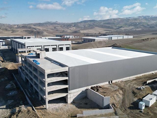 SARAY'DA 6400M2 KAPALI ALANLI SATILIK FABRİKA