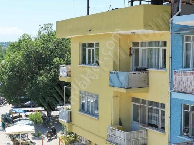 Sarayköy İstasyon Caddesinde Satılık Köşe Başı Bina Market