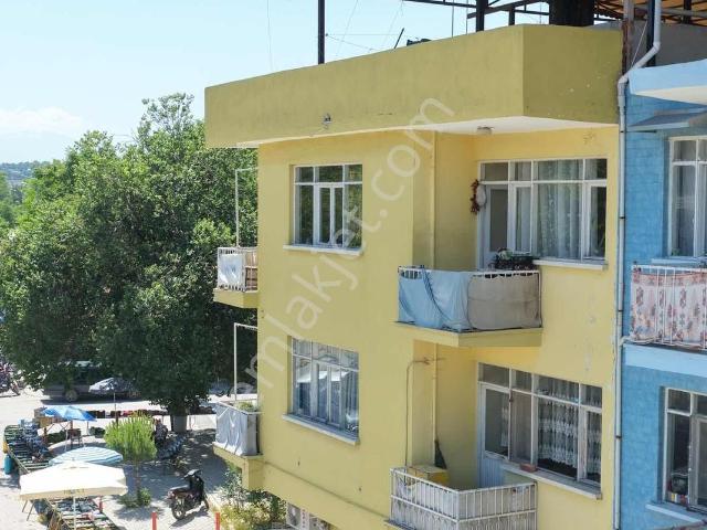 Sarayköy İstasyon Caddesinde Satılık Köşe Başı Bina Market
