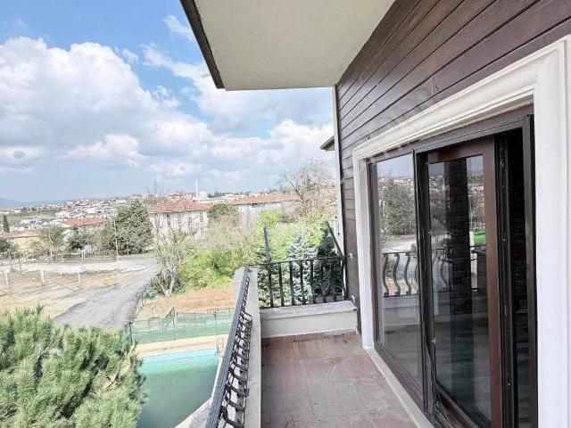 Saraylı'da Değer Kazanan Konumda Lüks 5+1 Tripleks Villa