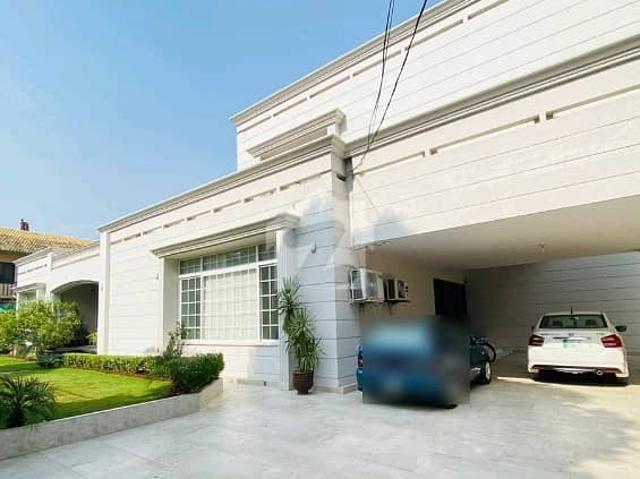 Sarfaraz Rafiqui Road House For Sale Sized 33 Marla