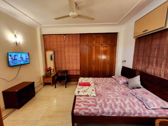 Sarita Vihar, Dda Flat 3 Bedroom 360 Sq. Yd. Apartment in Sarita Vihar Delhi Listing ID: #10012