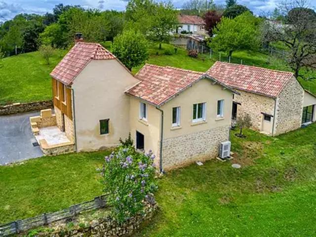 Sarlat la Canéda 24200 Achat / Vente maison 7 pièces t7 au dernier étage parking