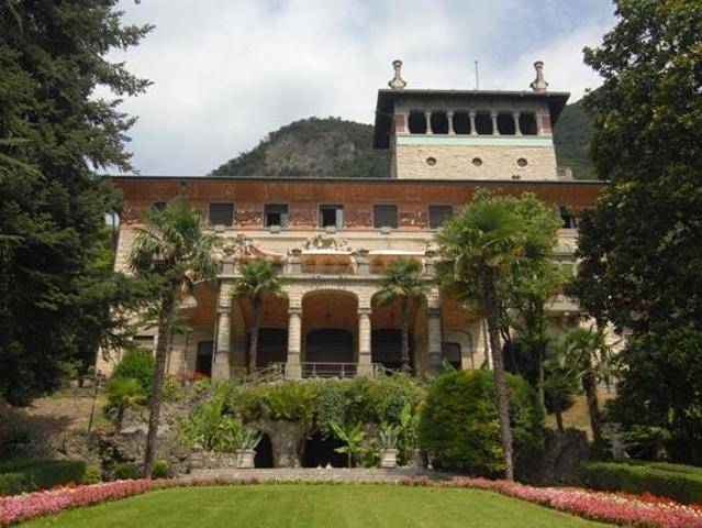 Sarnico Villa Surre Elegante e Storica Villa Liberty 2400m² Sarnico