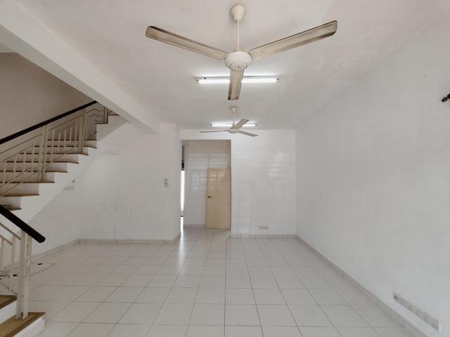 Saron Bandar Bukit Raja with kitchen cabinet for rent