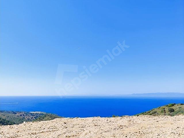 Sarpıncık'ta Deniz Manzaralı,Köy Merkezine Yakın Satılık Tarla