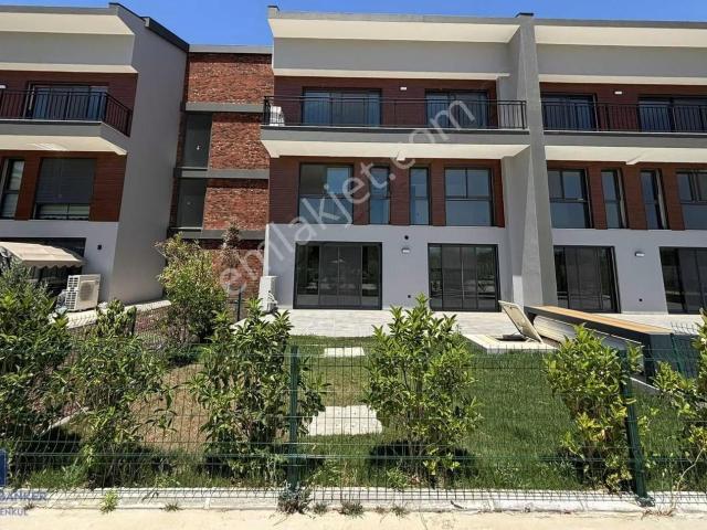 Sasalı Privatus Sitesinde Satılık Havuz C. 3+1 Bahçe Dubleks