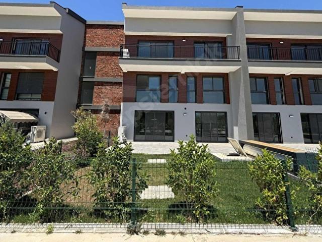 Sasalı Privatus Sitesinde Satılık Havuz C. 3+1 Bahçe Dubleks
