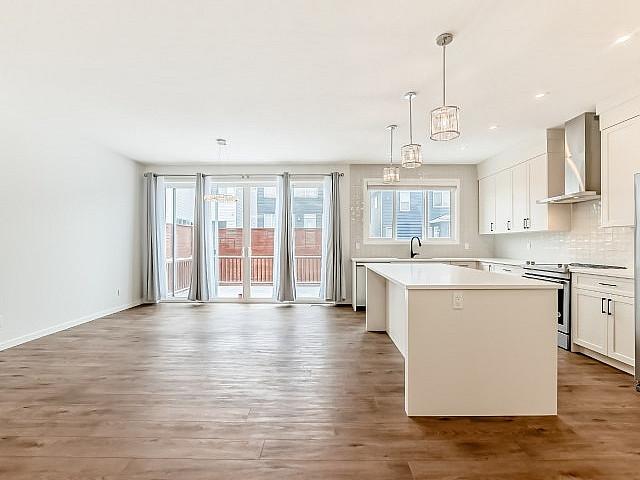 Sat Open House 1 4pm. Mountain Views, Turnkey, Built 2024