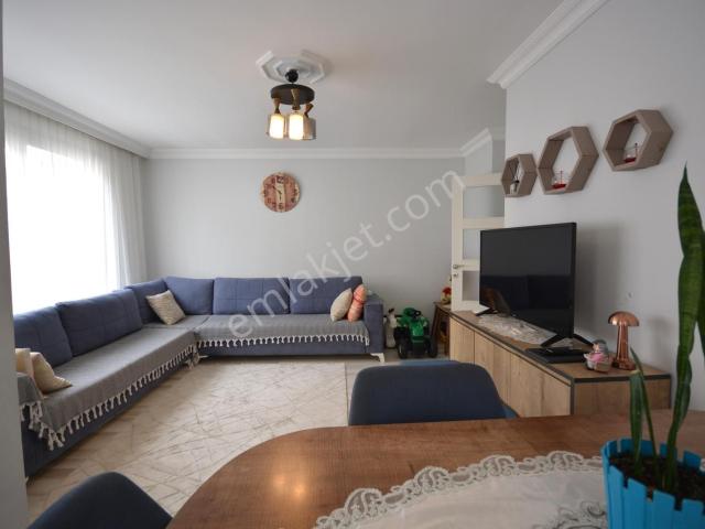 Satılık Merkezde 75 M² Cadde Üzerinde 2+1 İskanlı*ara Kat Daire