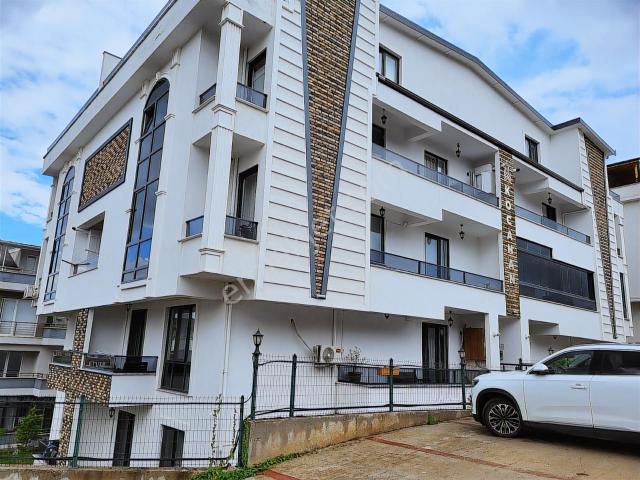 Satılık Ara Kat Daire 121 M²