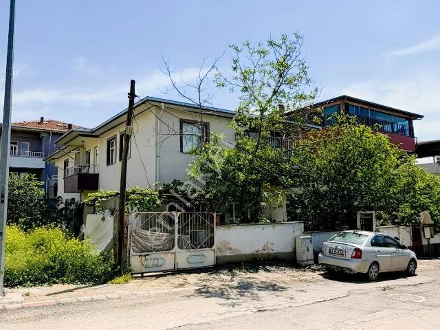 Satılık Bahçeli 2 Katlı Müstakil Ev Ana Yola Yakın