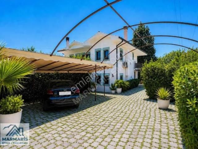 Satılık Çetibeli Havuzlu 260m² Lüks Villa | 4+1, 1173 M² Arsa