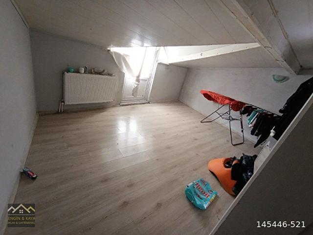 satılık çekmekat daire 28 yıllık nizami binada kat 4 3+1 140 M2 kombili çivt balkonlu