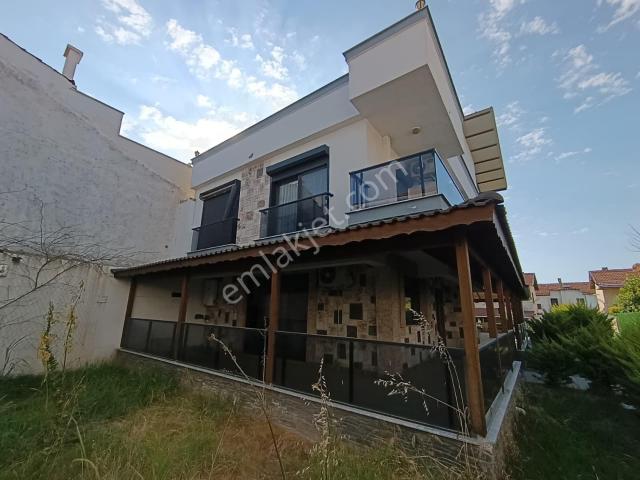 Satılık Gencellide Deniz Manzaralı Ana Cadde Yakını 3+1 Villa
