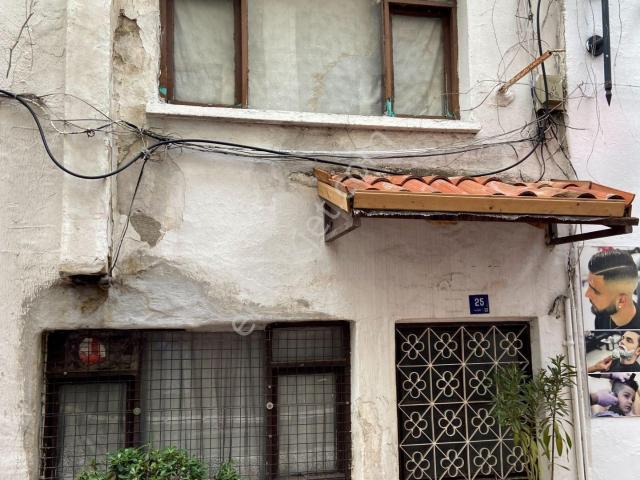 Satılık Kuşadası Kaleiçinde İşyeri Yapmaya Uygun İki Katlı Konut