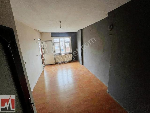 Satılık Kat/ 4 90m2 4.kat Metro Yakını Boş Daire
