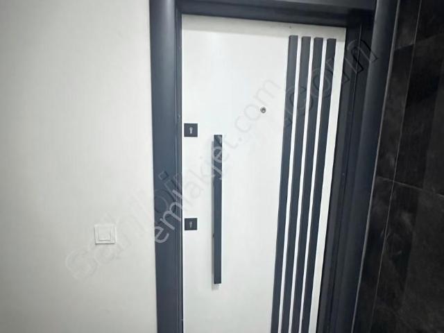 Satılık. tramvaya Yakın Masrafsız Kiracılı Yatırımlı 1+1 Giriş