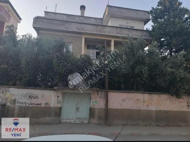 Satılık Üç Katlı Müstakil Ev batıparkın Gözdesi