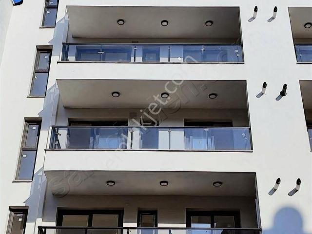 Satılık Yeşilyurtta 3+1 130 M2 Otoparklı Doğalgazlı Sıfır Daire
