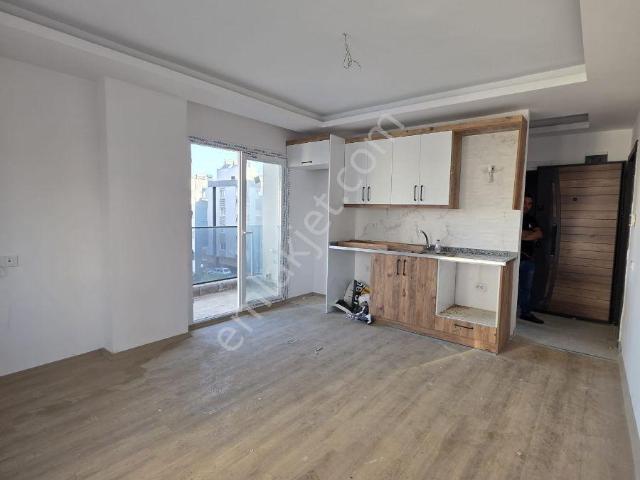 Satılık 1+1 Aşağı Alata