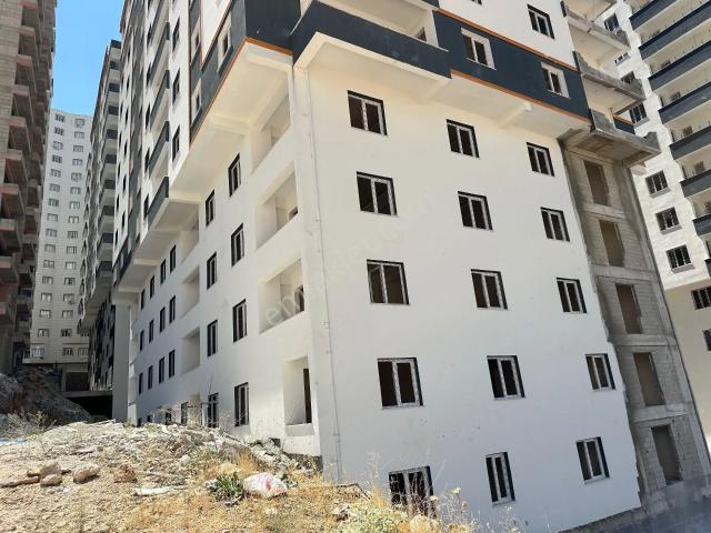 Satılık 1+1 Araştırma Hastahanesinin Arkasında Daire