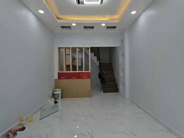 Sát mặt tiền Hoàng Diệu Trung Tâm Q4 có 6 tỷ
