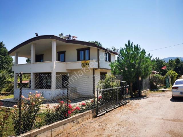 Satılık Ana Yol Kenarı 1300m2 Bahceli Villa