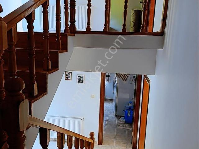 Satilik Lüxs 3.katli Villa Ve 1.725 M2 Konut İmarli Arsasi