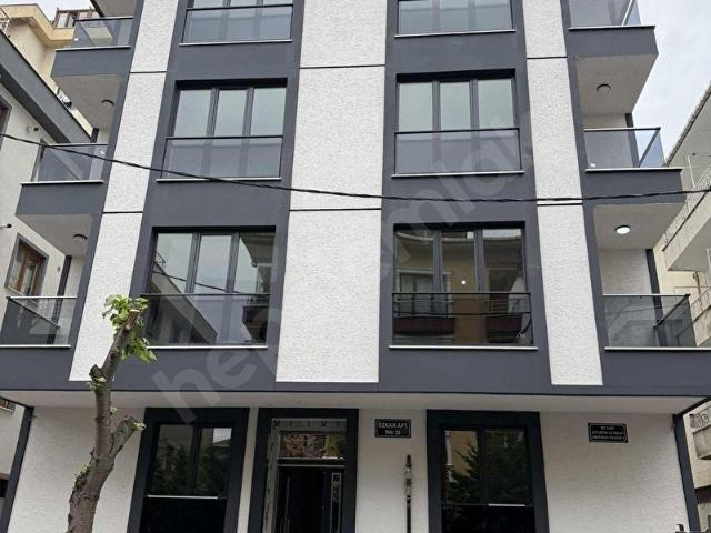 SATILIK 1+1 LÜX DAİRE ÇAKMAK METROYA 2 DK BAHÇE KATI