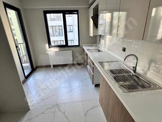 SATILIK 2+1 BÜYÜK M2 ÜÇ CEPHELİ 5.KAT DAİRE