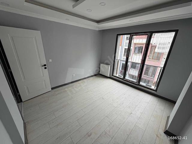 SATILIK 2+1 KUZEY CEPHE SIFIR ARAKAT ASANSÖRLÜ METRO YANI DAİRE