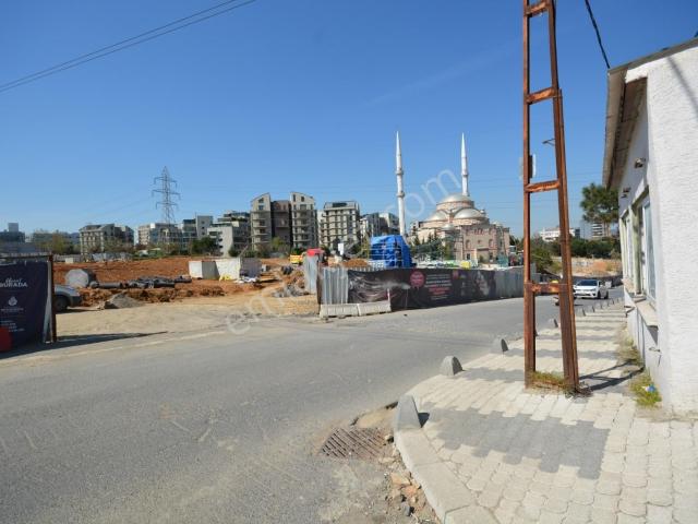 Satlık Metronun Yanında 220 M2 Cadde Üzeri Müstakil Ev