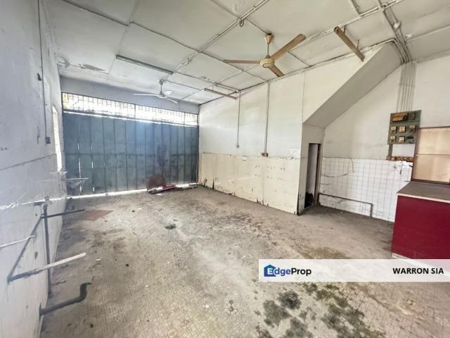 Satok 3 Storey Shoplot For Sale